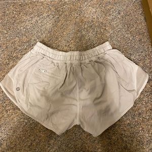 Lululemon Hotty Hot shorts; size 6